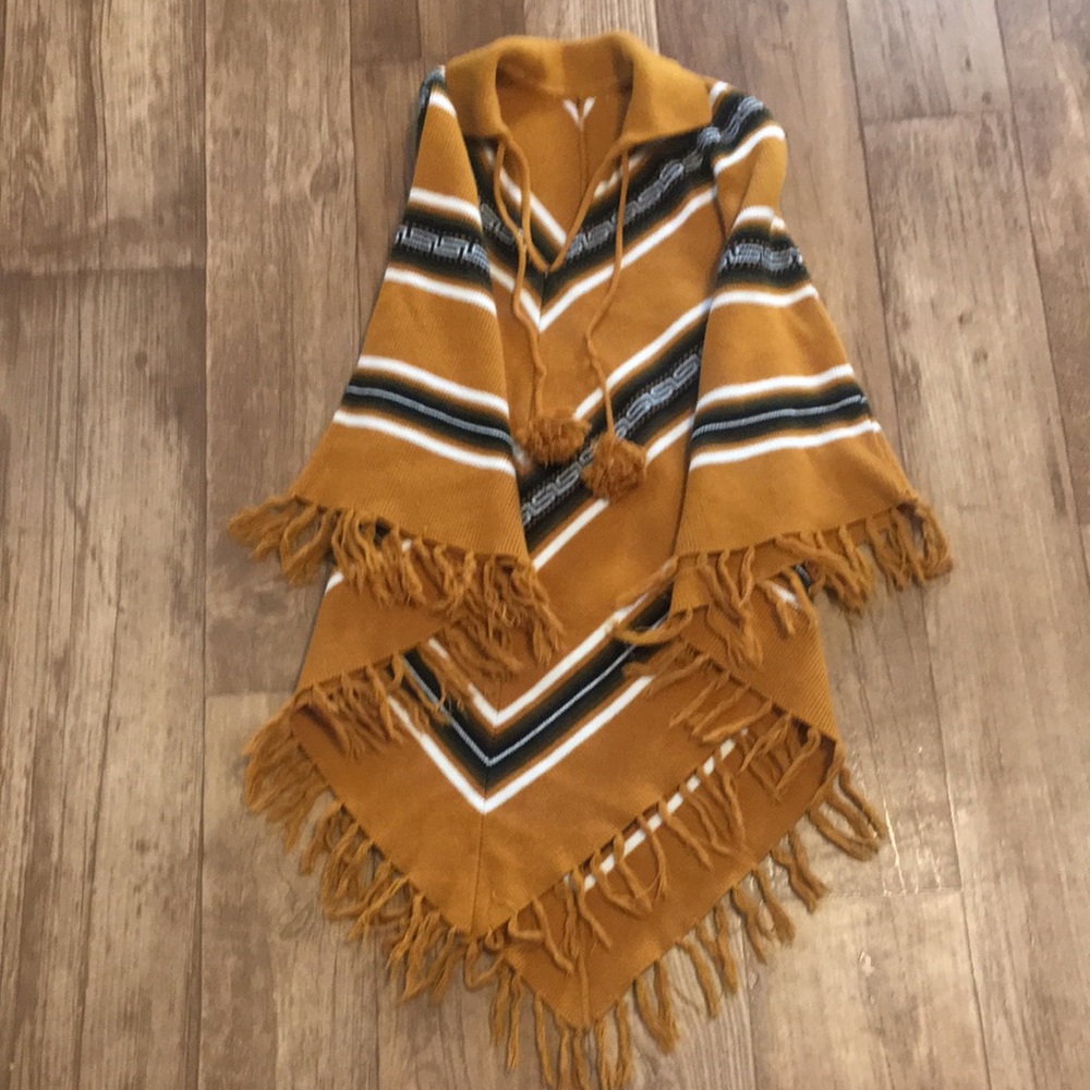 Poncho - Picture 3 of 5